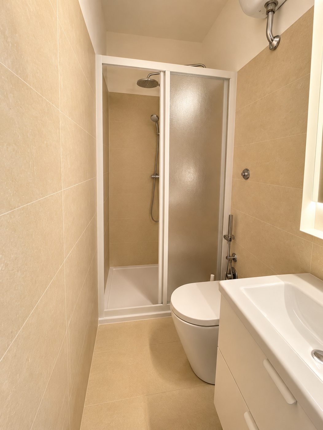 Stanza 5 – doccia del bagno privato